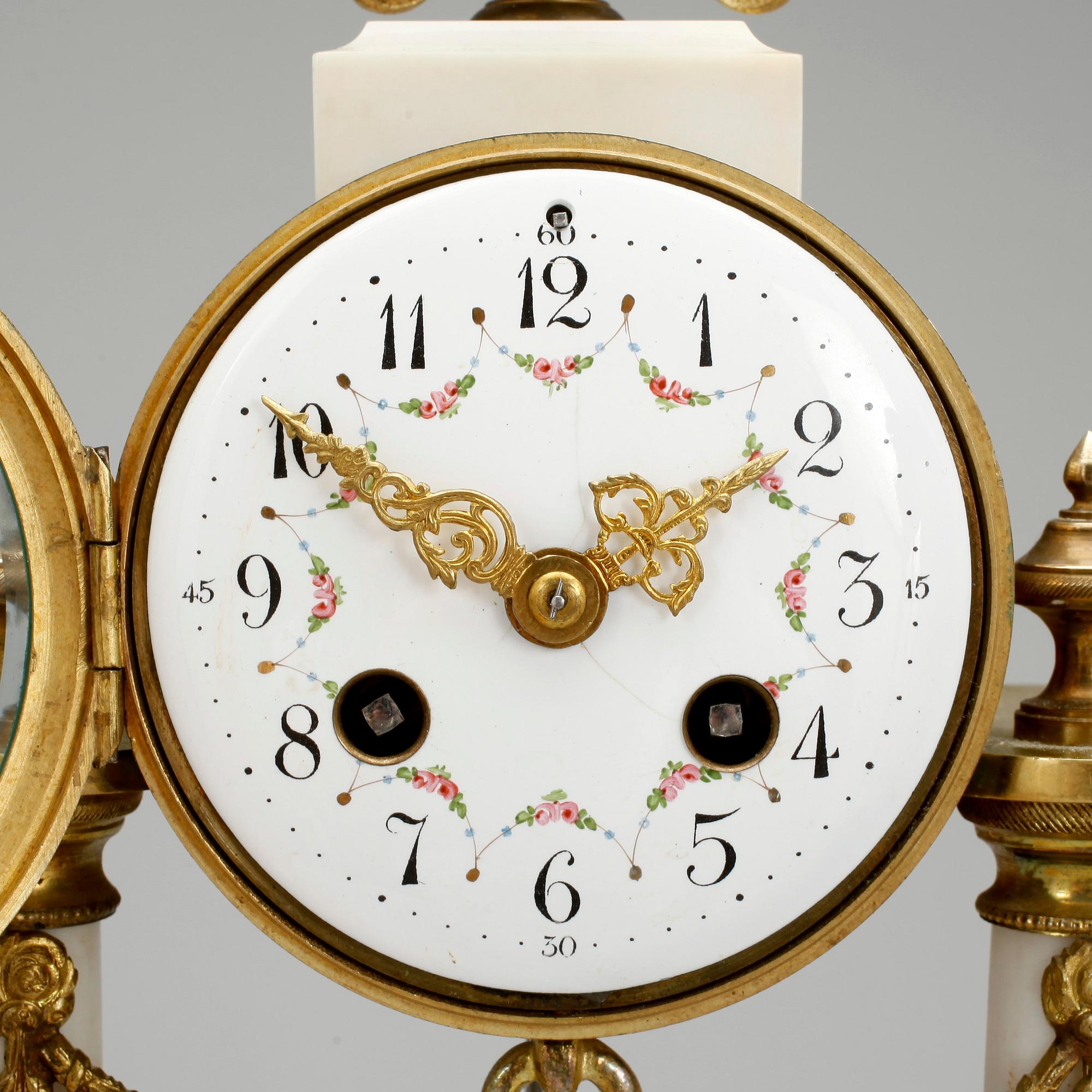 BORDSPENDYL, Louis XVI-stil, 1900-talets första hälft.