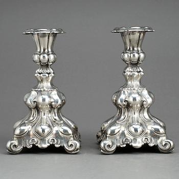 LJUSSTAKAR, ett par, silver, svenska importstämplar, Barockstil, 1900-tal.