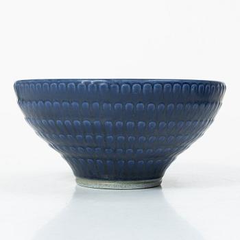 Kåge Verkstad, a set of three ceramic bowls and a small dish, Gustavsberg, Sweden, 1957-61.