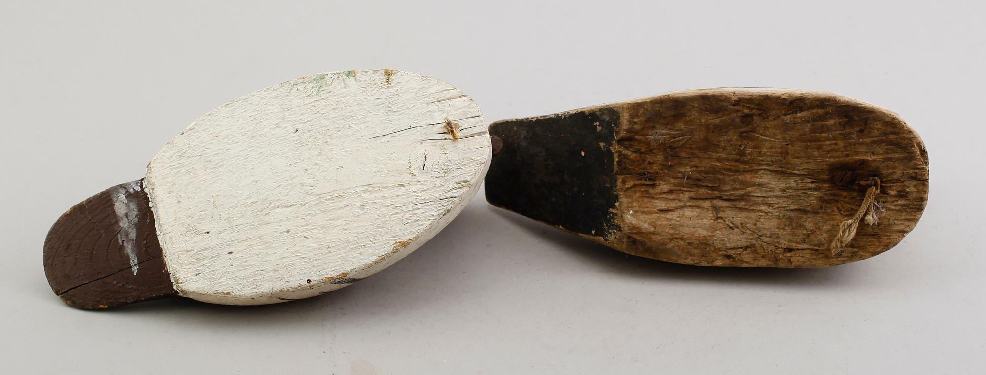 VETTAR, 2 st, trä, 1900-talets första hälft.