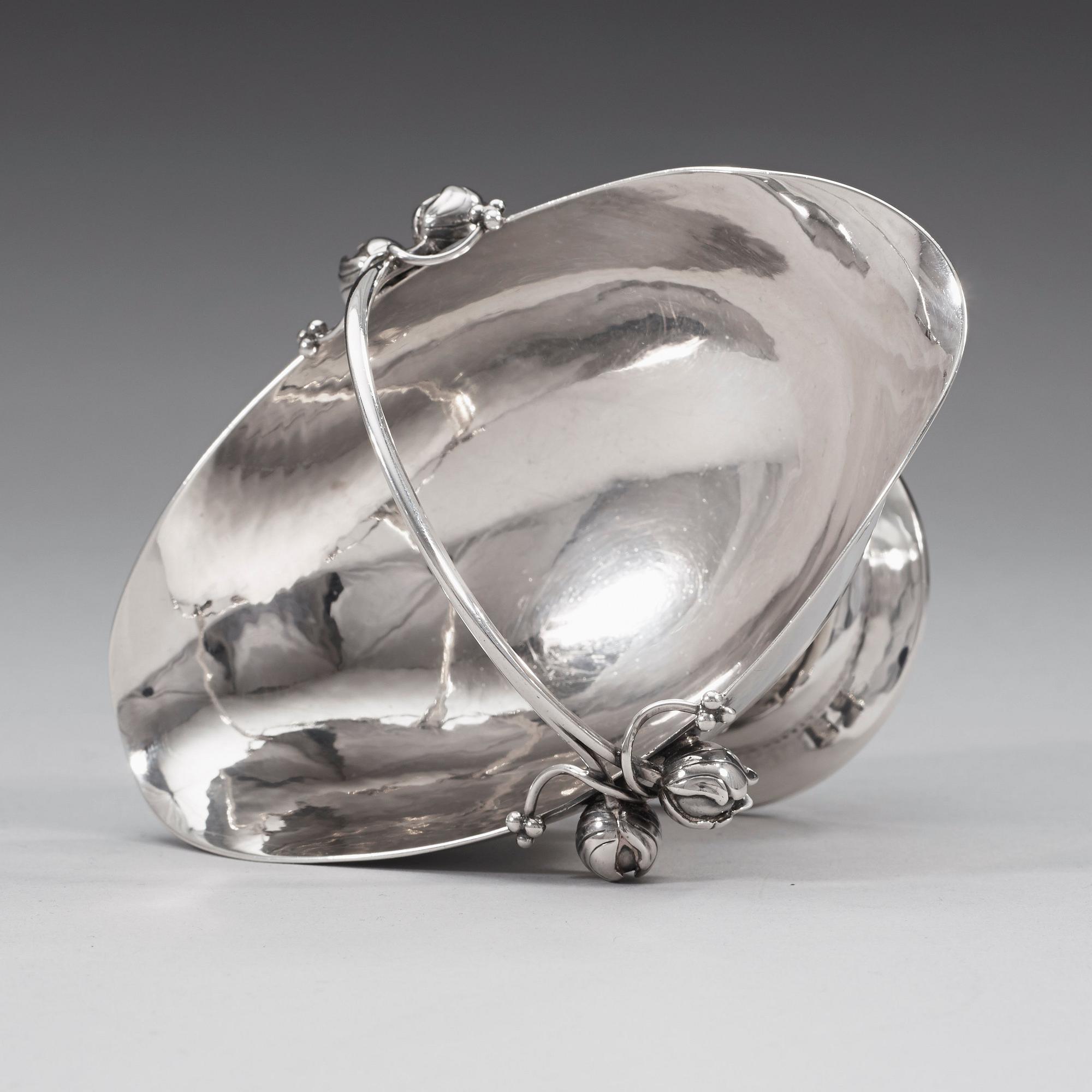 GEORG JENSEN, skål, Köpenhamn 1933-44, sterling. Design nr 235 B,