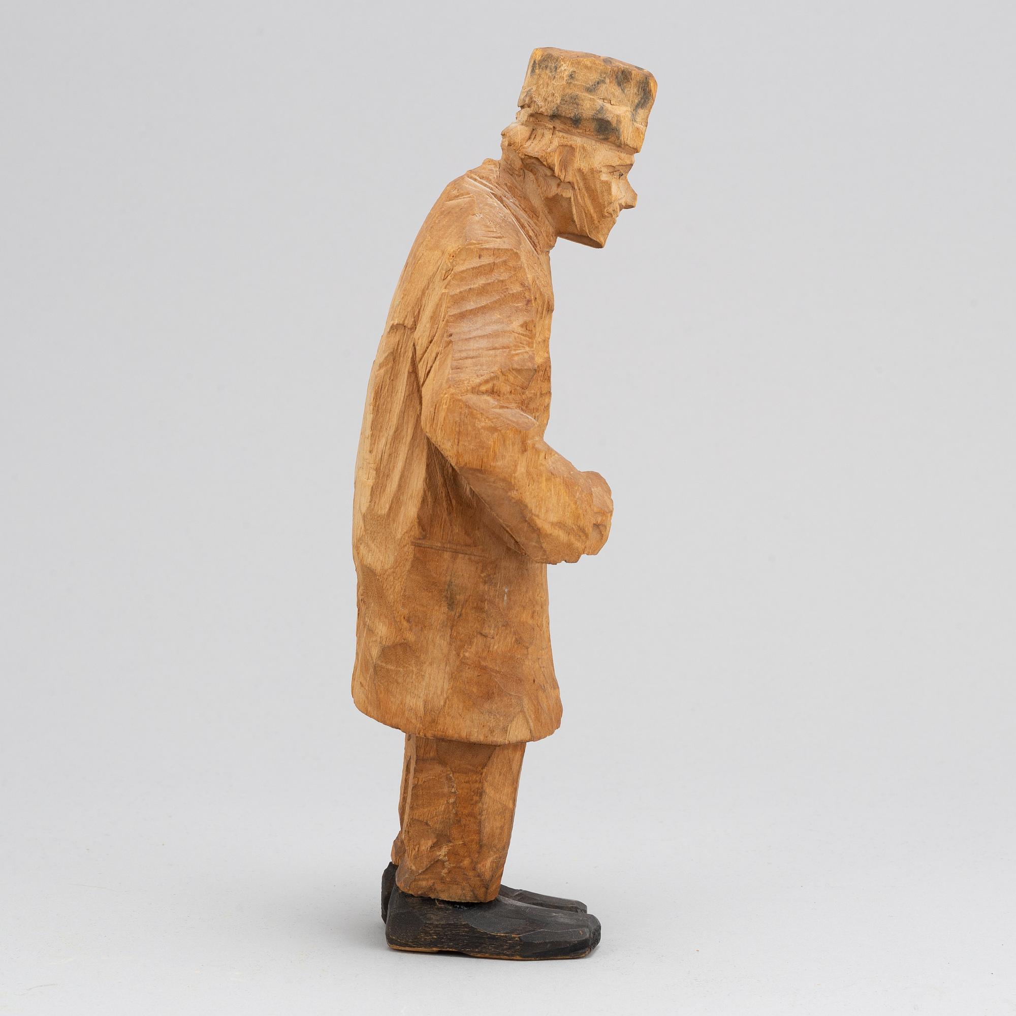 Axel Petersson Döderhultarn, sculpture. Signed. Carved and partly painted wood. Height 25.5 cm.