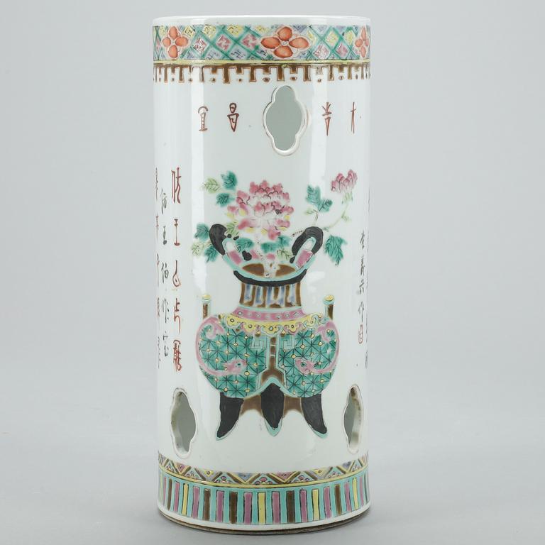 PERUKVAS, porslin, Kina, 1900-tal.