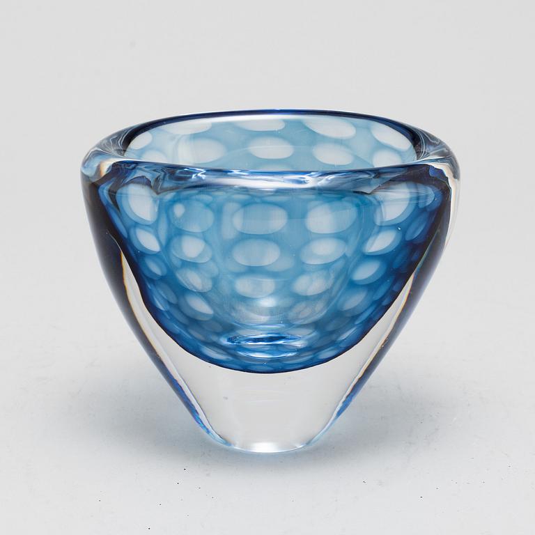 VICKE LINDSTRAND, a glass vase, Kosta Boda.