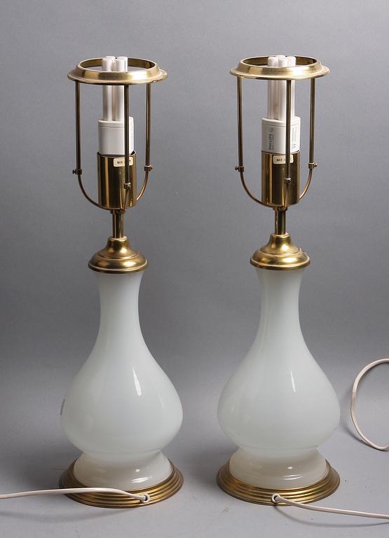 BORDSARMATURER, ett par, glas. Firma Svenskt Tenn. Mod nr 2583-1.
