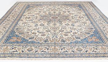 A part silk Nain carpet, approx. 460 x 324 cm.