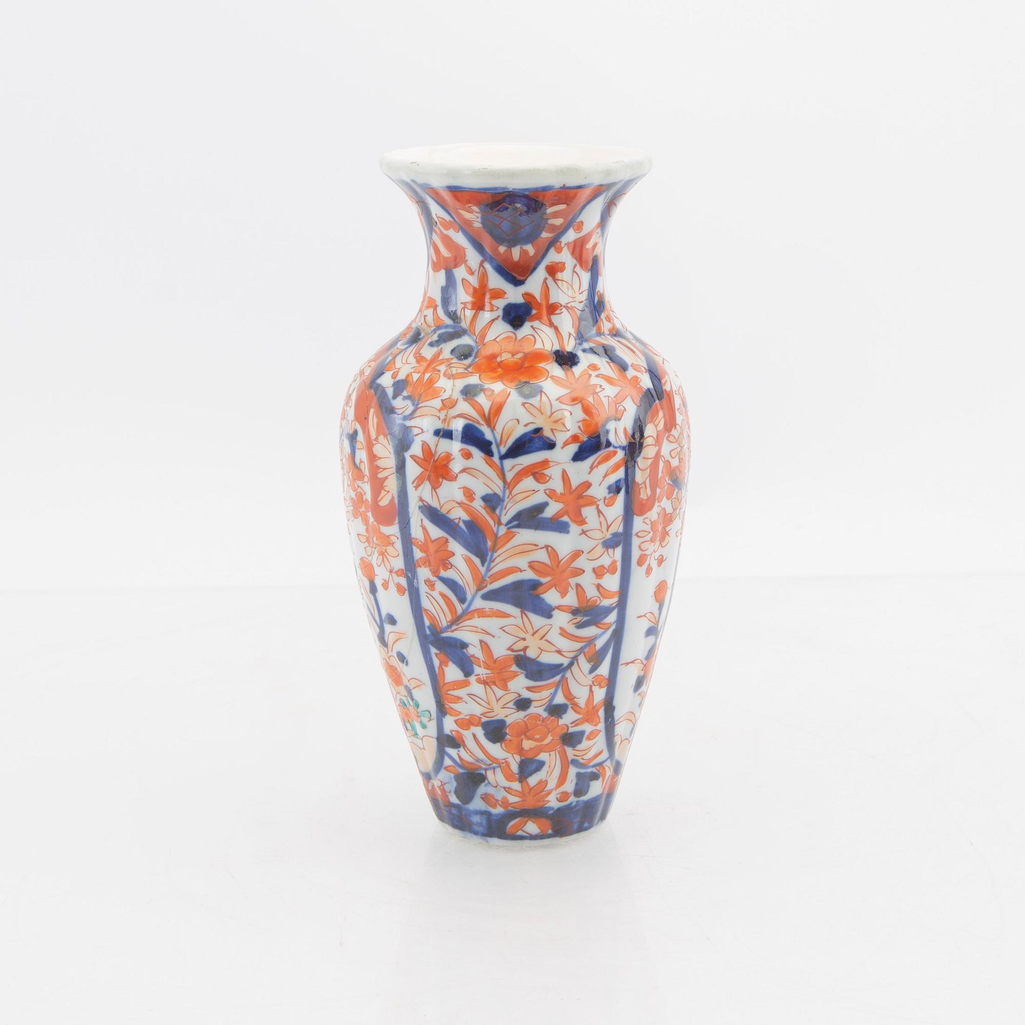 Urnor och vaser 7 dlr Japan Imari 18/1900-tal porslin.