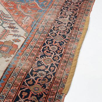 An antique Heriz Serapi carpet, ca 616 x 407 cm.