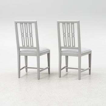 A Gustavian style dining table with twelve chairs, late 20th century.