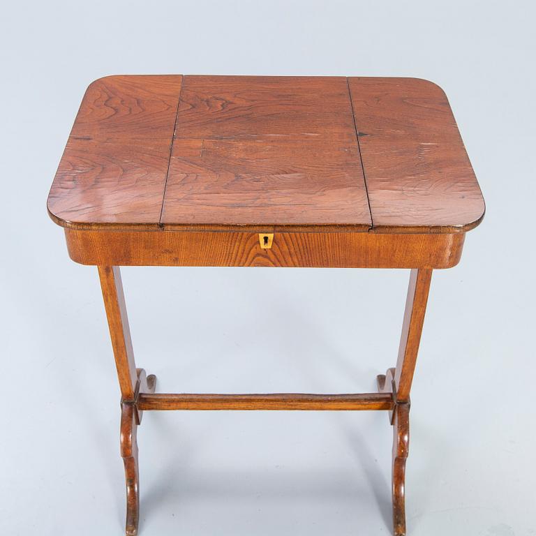 A mid 1800s dressign table.