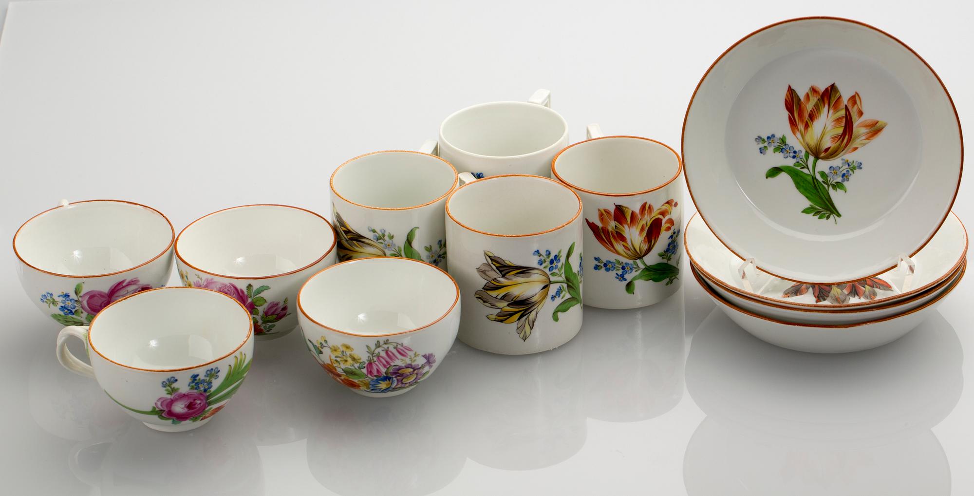 SERVISDELAR, 12 st, porslin. Meissen, 1800-talets början.