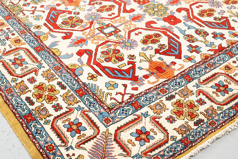 A carpet, semi-antique Qum, ca 342,5 x 222 cm.