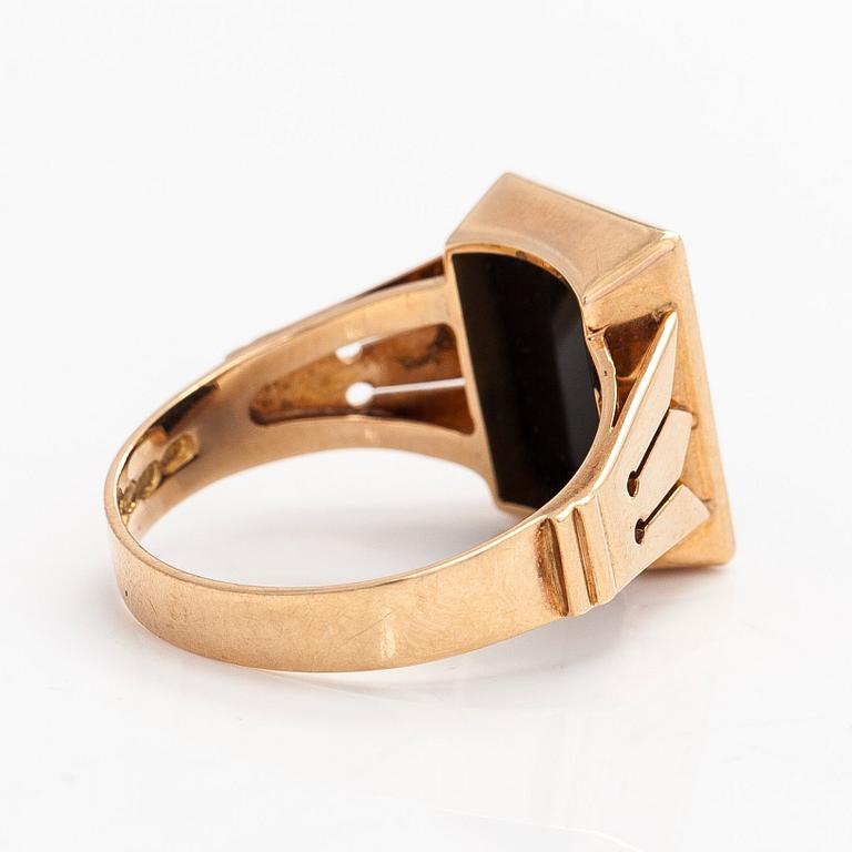 Ring, onyx, 14K gold, Westerback, Helsinki 1954.