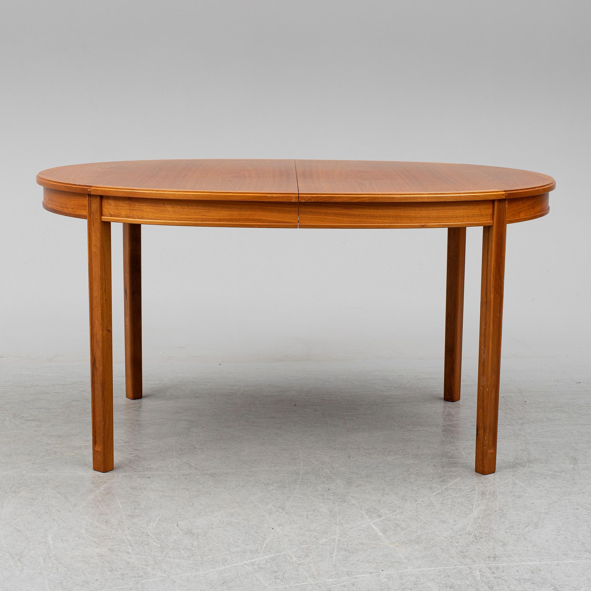 BERTIL FRIDHAGEN, a 'Sörgården' walnut table.