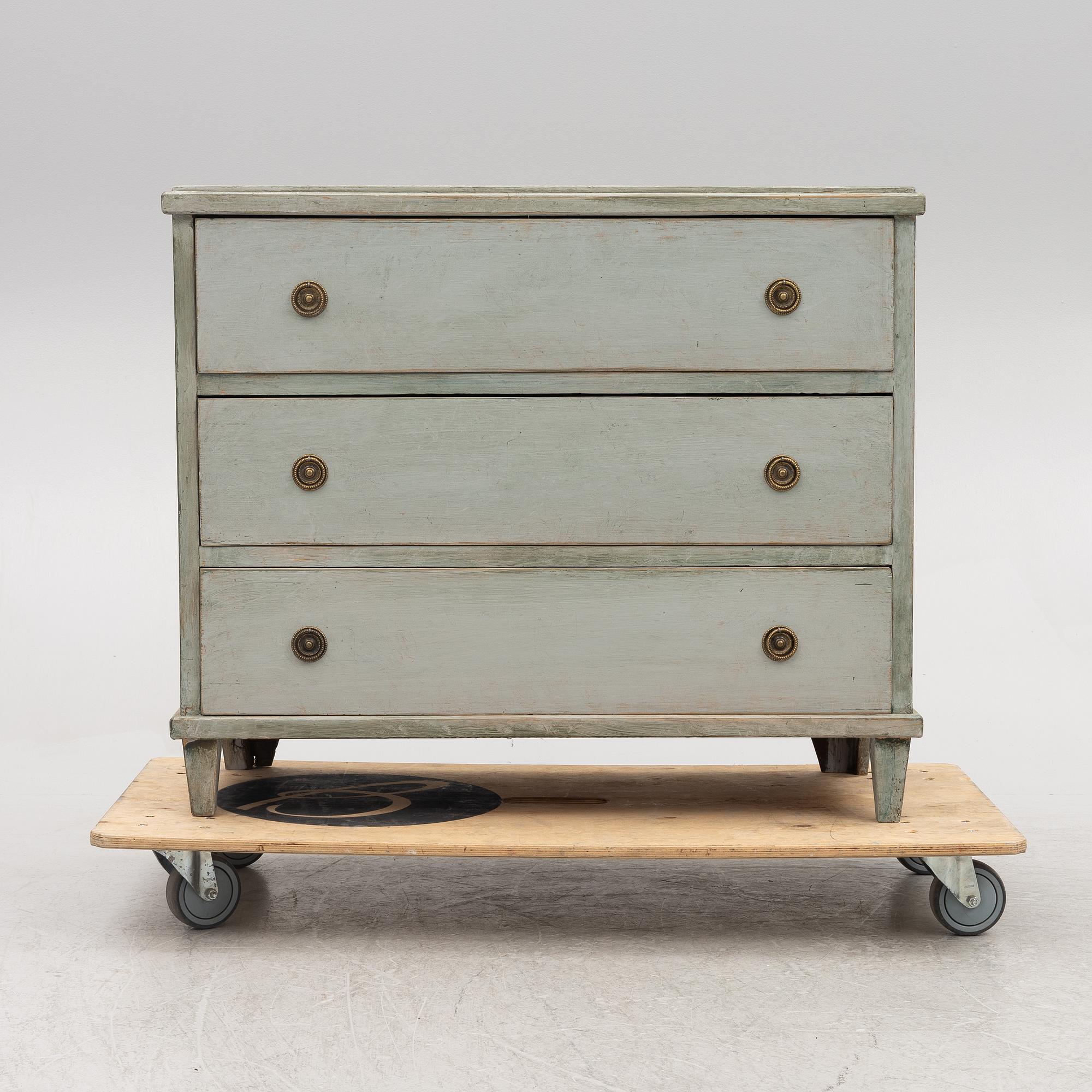 Chest of drawers, late 19th century.