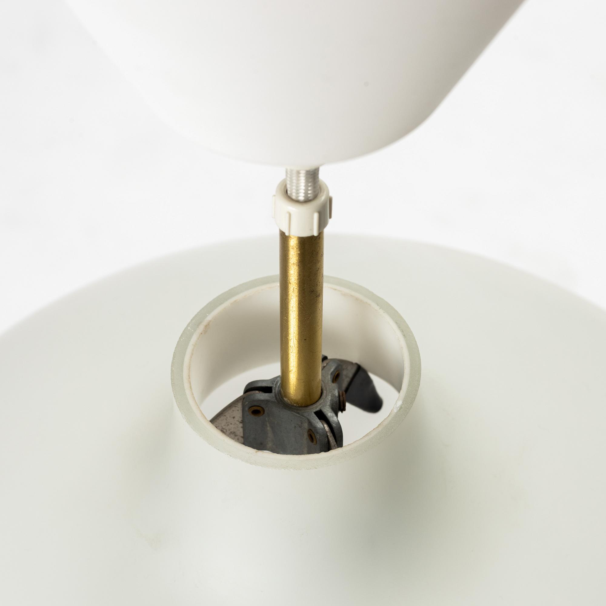 Vilhelm Wohlert, taklampa, "Satellit" för Louis Poulsen, Danmark. 1900-talets slut.