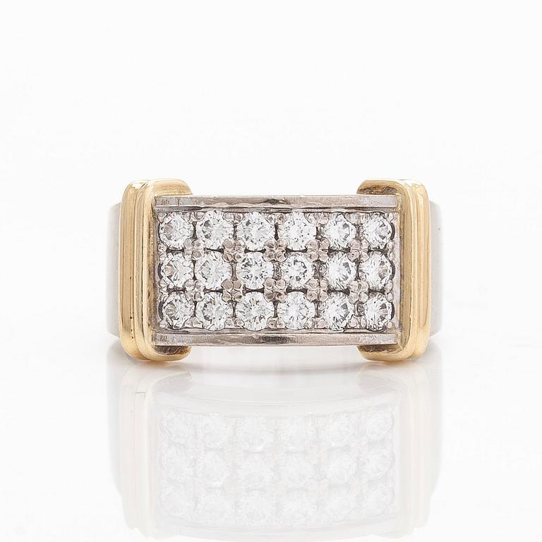 Ring, 14K guld med briljantslipade diamanter totalt ca 0.54 ct. Silván, Helsingfors.