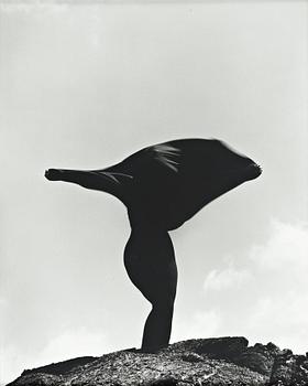 235. Herb Ritts, "Andie McDowell in Hawaii", 1984.