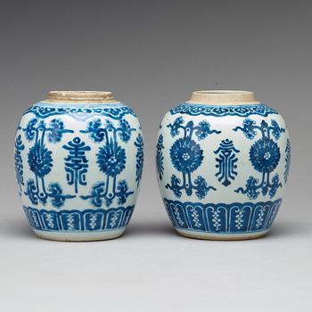 Two blue and white jars, Qing dynasty, Kangxi (1662-1722).