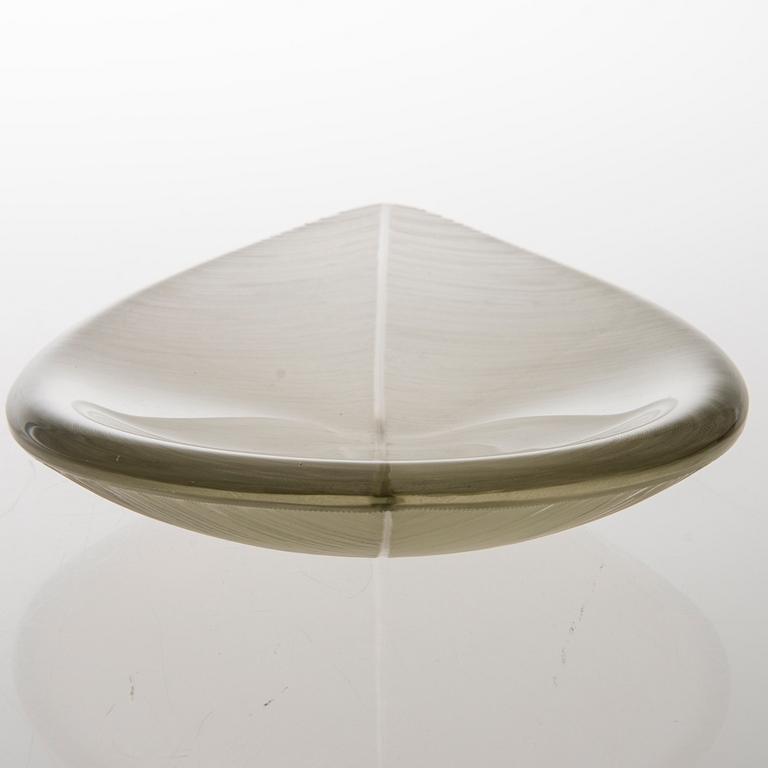 TAPIO WIRKKALA, A 'Leaf' dish in comb cut glass, signed Tapio Wirkkala Iittala 3337.