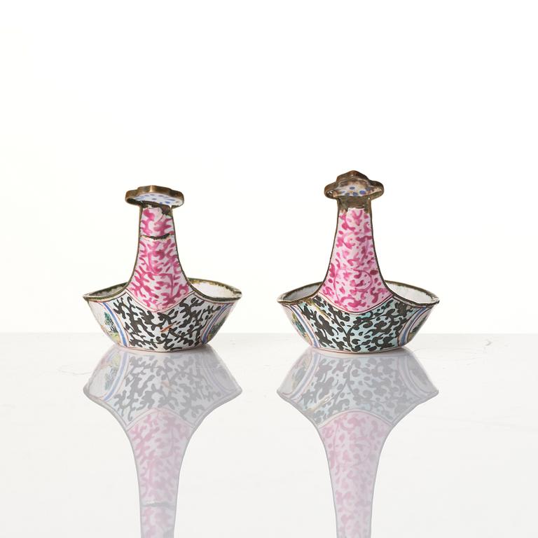 Two Chinese famille rose porcelain dishes and a censer, a pair of enamel spoons, Qing dynasty.