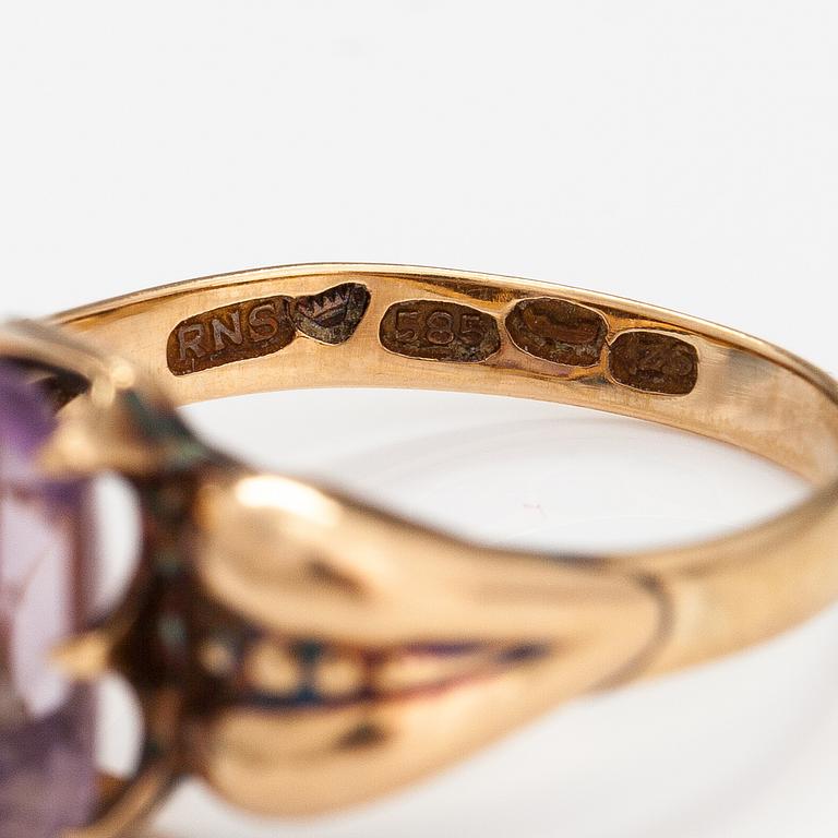 A 14K gold ring with an amethyst. Rikhard N. Sund, Helsinki 1953.