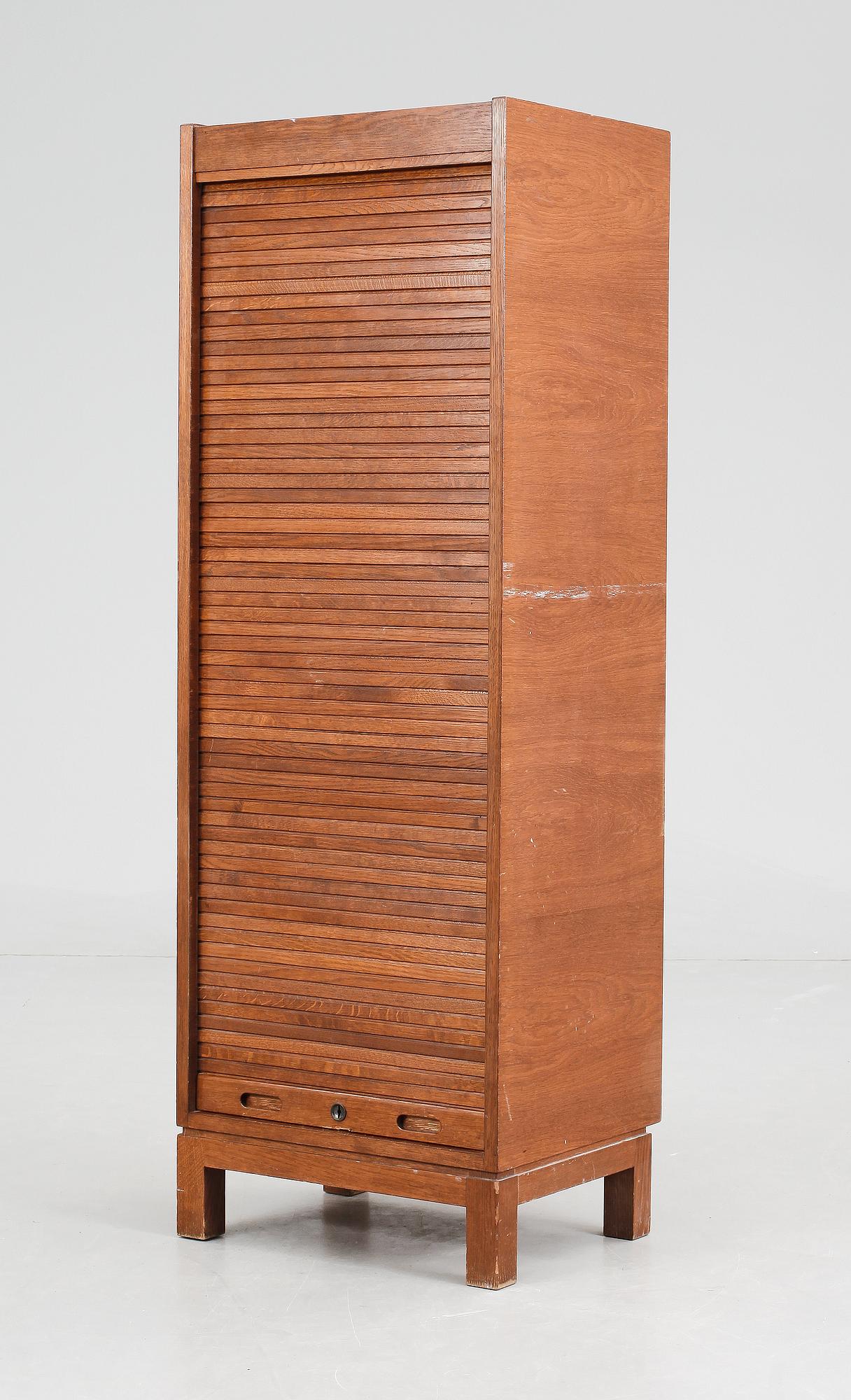 JALUSISKÅP, ek, 1900-talets mitt.