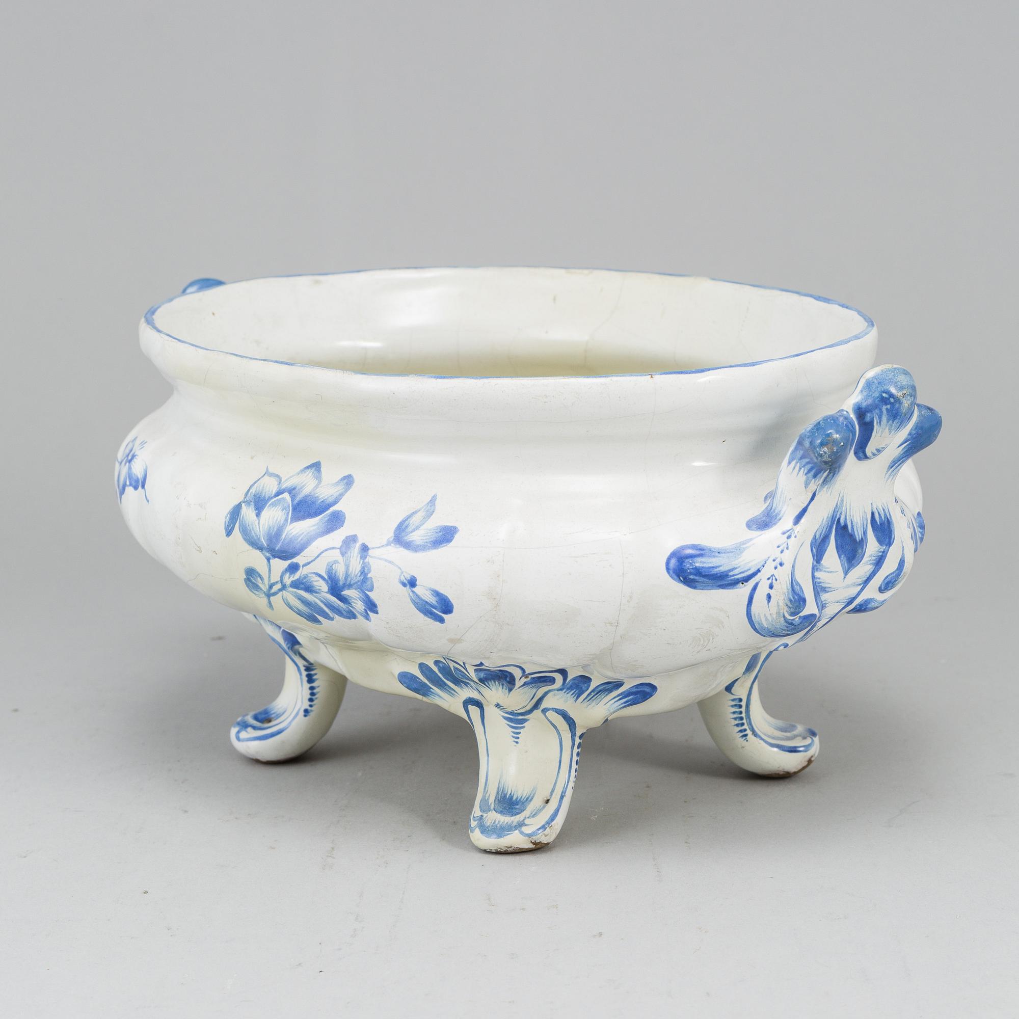 A Swedish Marieberg tureen, 18th Century.