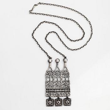 Pentti Sarpaneva, a silver necklace, Turun Hopea, Turku.