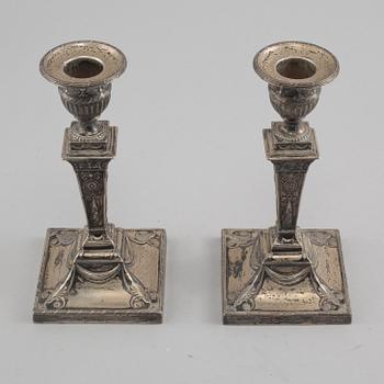 LJUSSTAKAR, ett par, silver, London, England, 1903.