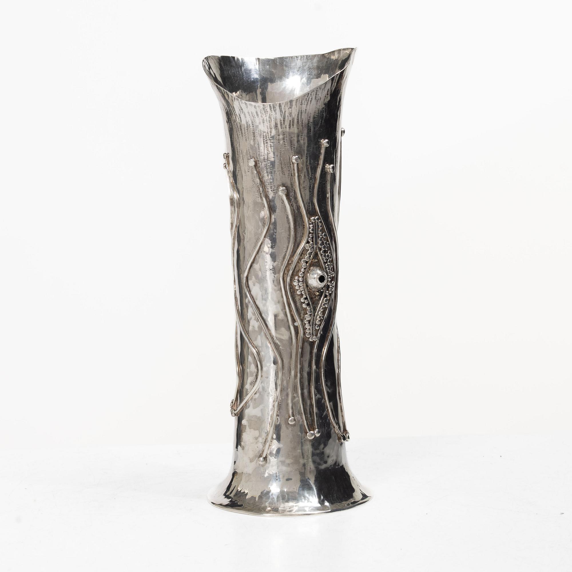 Bernd Janusch, Vase, sterling silver, Rosa Taikon Janusch, Stockholm, 1980.