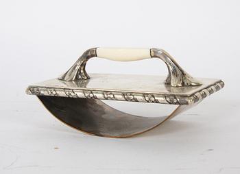 SKRIVBORDSGARNITYR, 3 delar, silver, Borgila 1910-20-tal.