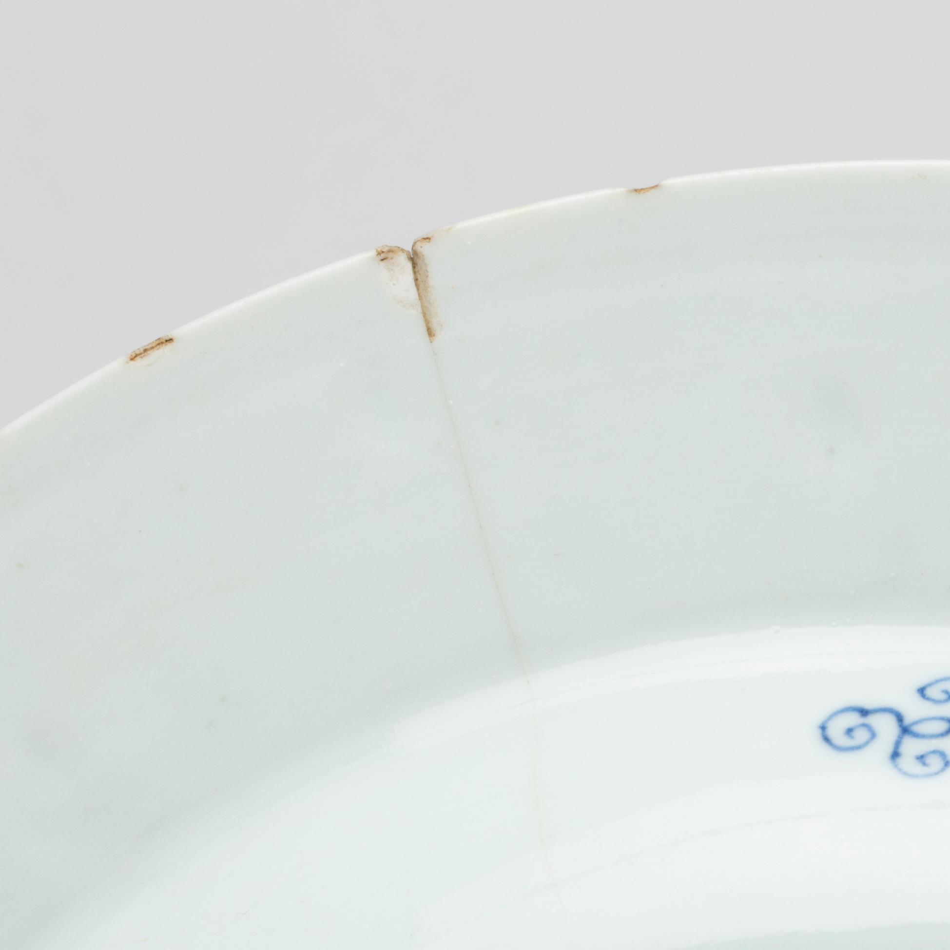 TALLRIKAR, 5 st, porslin, Kina mestadels Qianlong (1736-95).