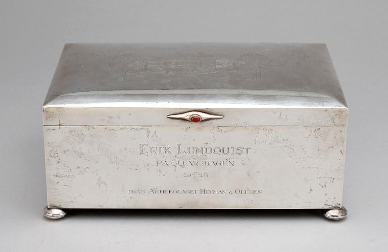 CIGGARLÅDA, silver, Juvelerare Adolf Landoff, Göteborg, troligen 1938. Tot vikt ca 3000g.