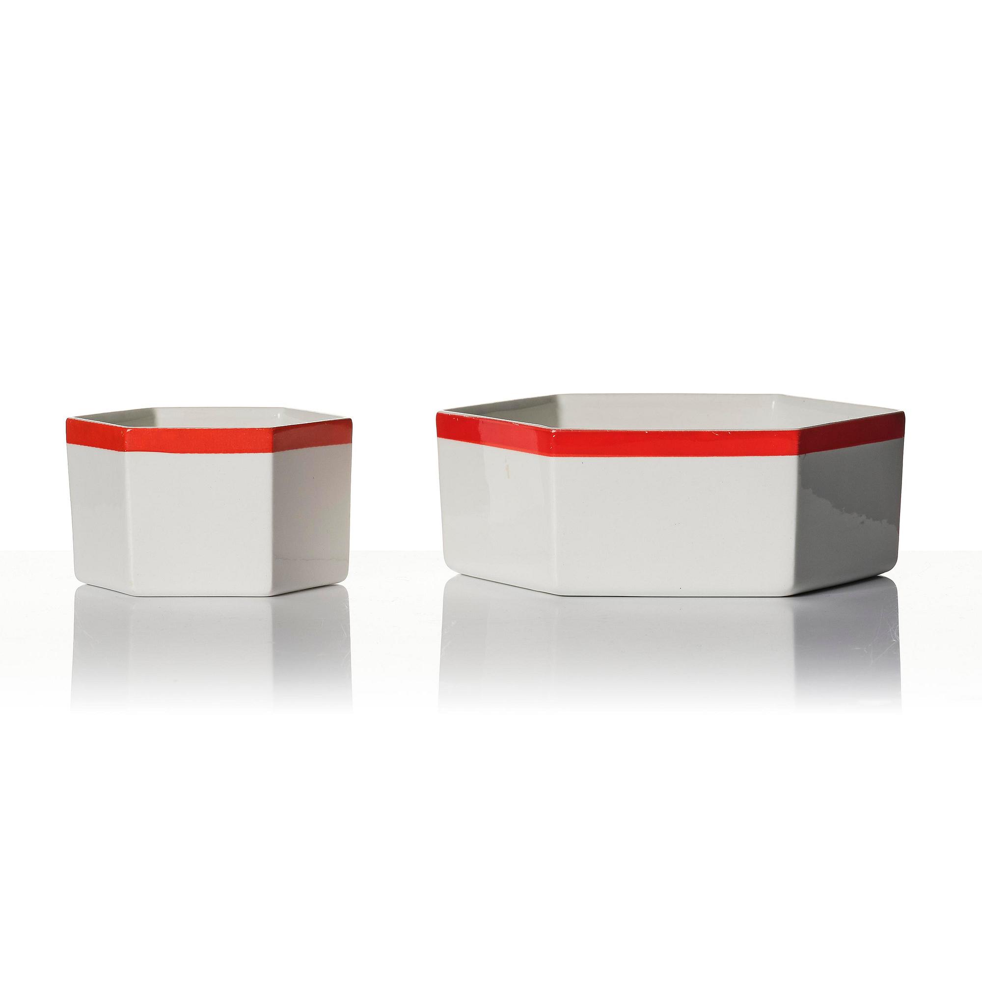 Karin Björquist, a 76-piece “Röd kant” bone china dinner service, Gustavsberg, post 1968.
