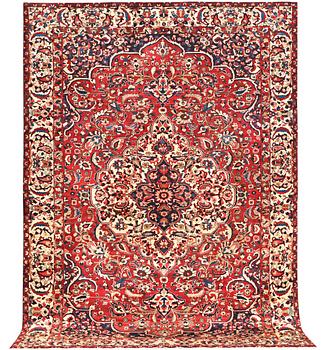 A Mahal carpet c. 315 x 215 cm.