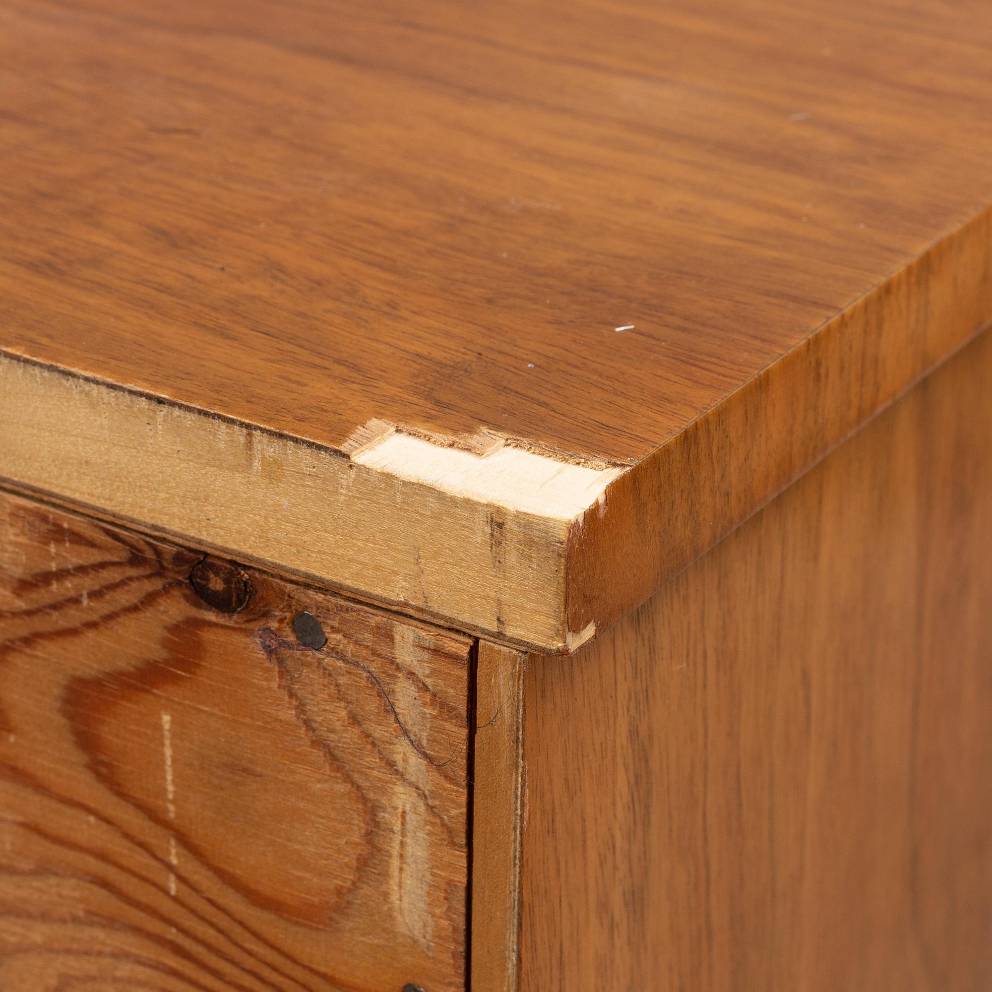 Skåp, Mjölby Intarsia, troligen. 1940-tal.