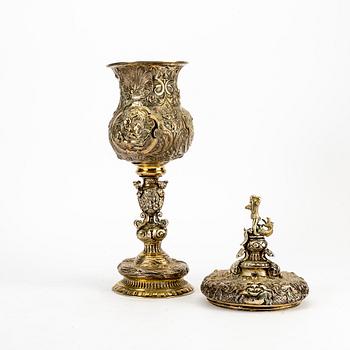 Cup with lid, Historismus, probably 19th century, indistinct silver stamps, weight 1154 grams.