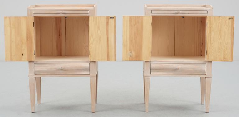 POTTSKÅP, ett par, sengustaviansk stil, 1900/2000-tal.