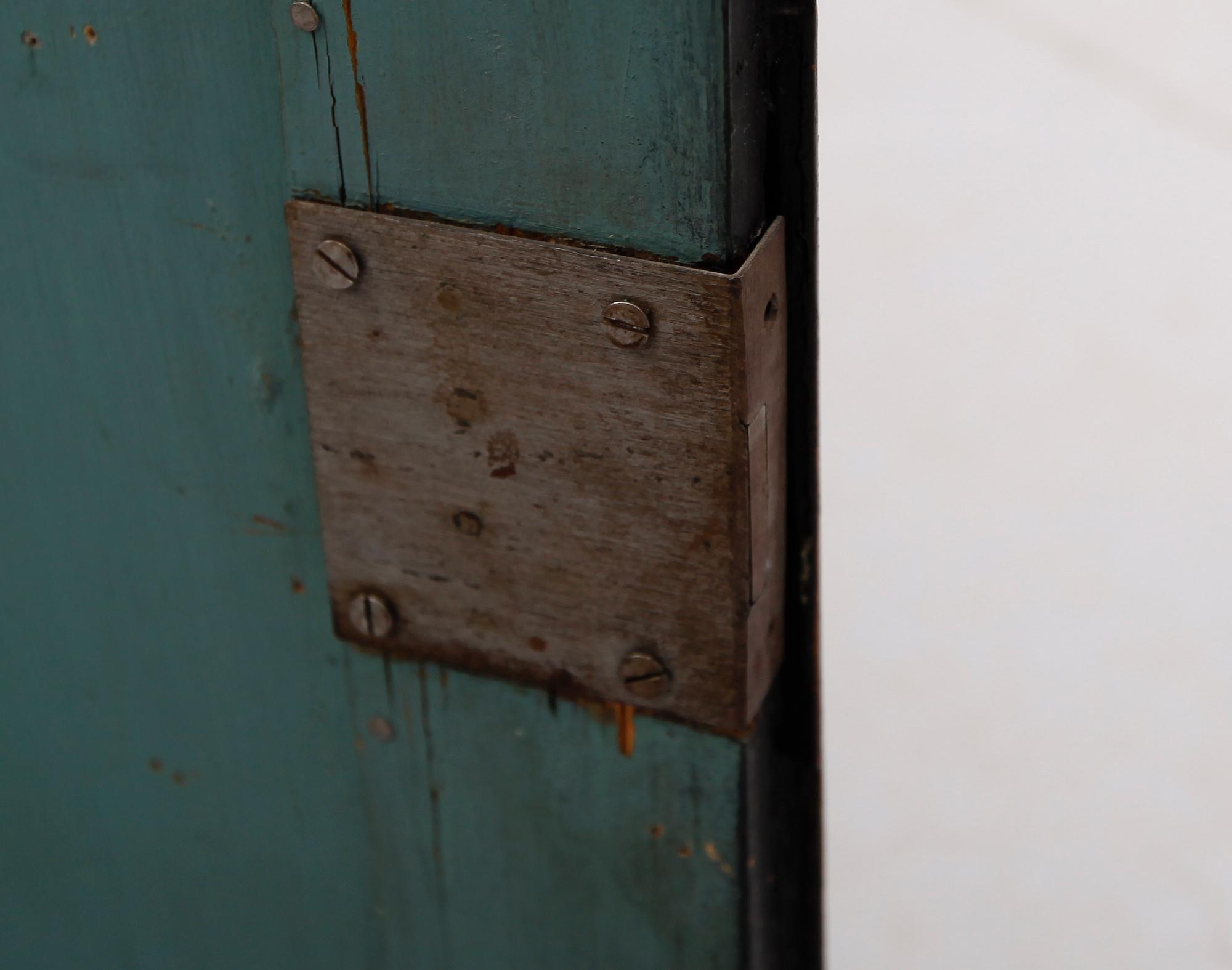 HÄNGSKÅP, 1800-talets första hälft.