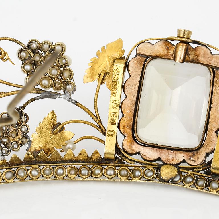 DIADEM och HÅRNÅLAR, 3 st, 18K guld och silver med citrin, ca 32,02 ct, och diamanter, Stockholm, 1813. Vikt ca 37 g.