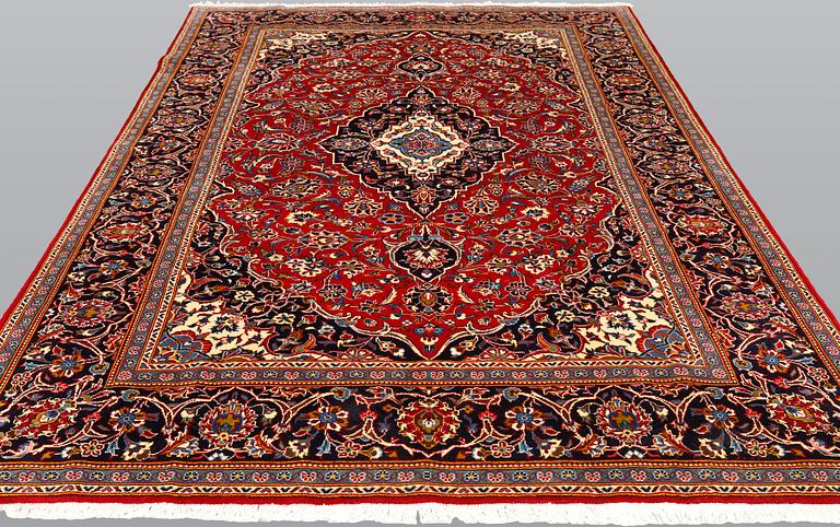 A Kashan carpet, approximately 315 x 200 cm.