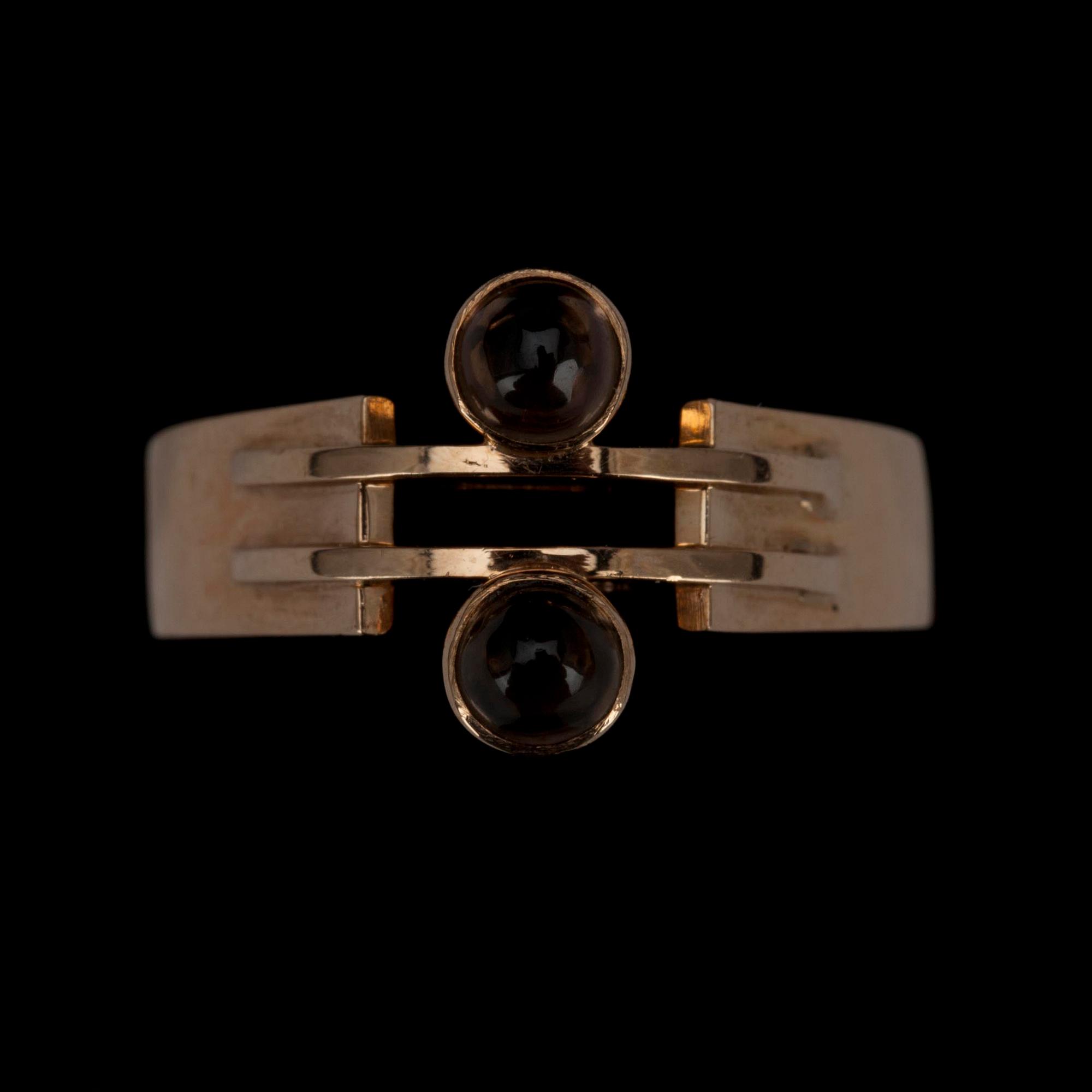 RING, guld 14K, 2 st. rökkvarts, N. Westerback, Helsingfors 1964. Vikt 4,2 g.