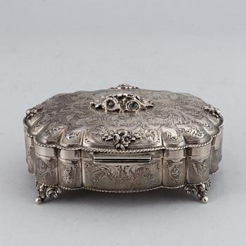A silver box, Italy 1930-40s and with swedish import mark.