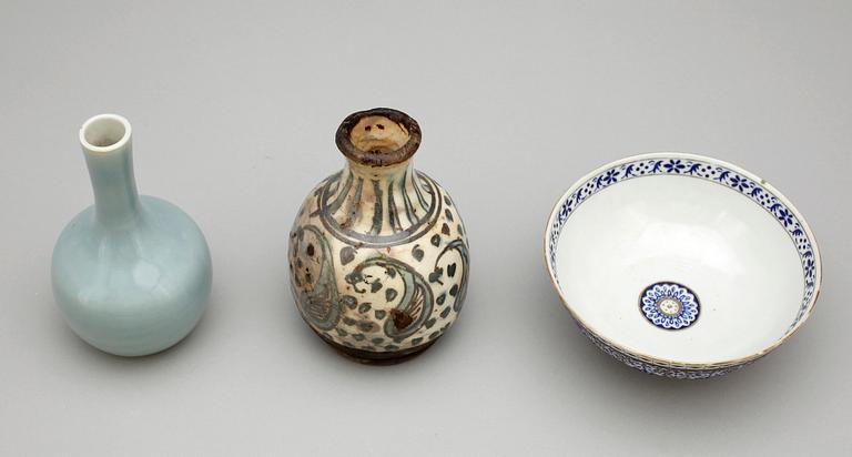 VASER, 2 st samt SKÅL, keramik, bla Kina, 1800/1900-tal.