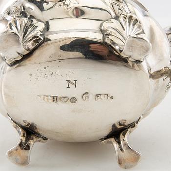 Cream jug Rococo style CG Hallberg Stockholm 1951 silver.