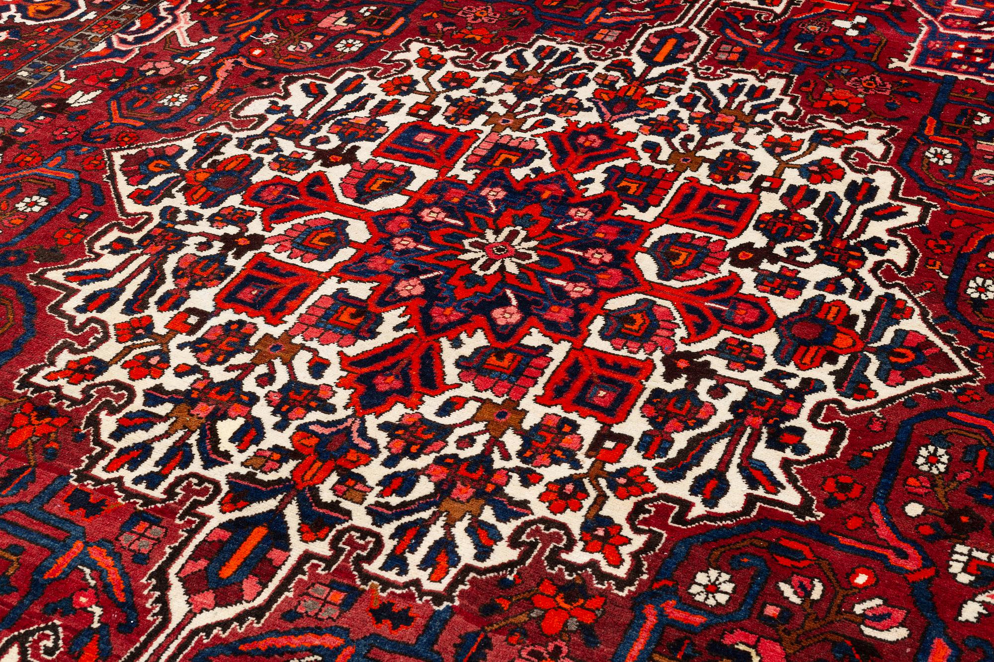 Matta, Bakhtiari, Old, ca 385 x 315 cm.