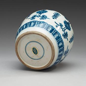 A blue and white jar, Qing dynasty, Qianlong (1736-95).