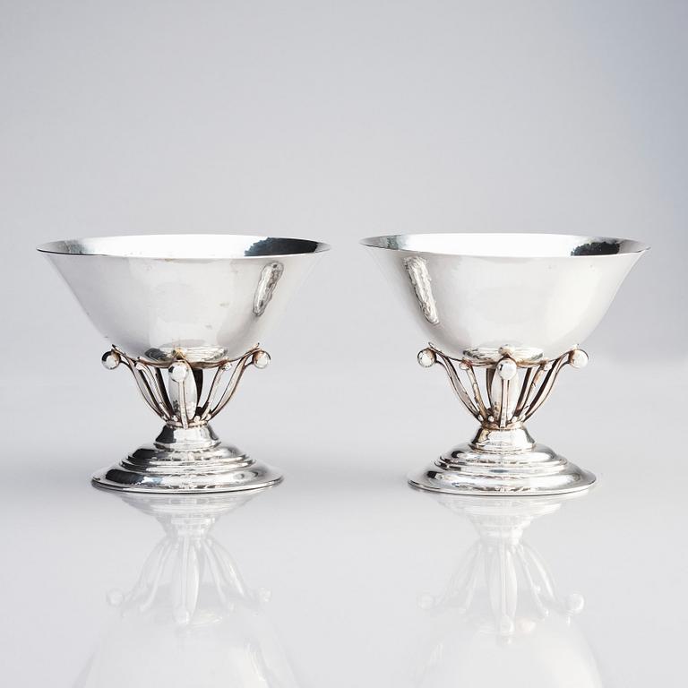 Georg Jensen, a pair of 830/1000 silver bowls, Copenhagen 1915-1919, 830/1000 silver, design nr 6 by Johan Rohde.