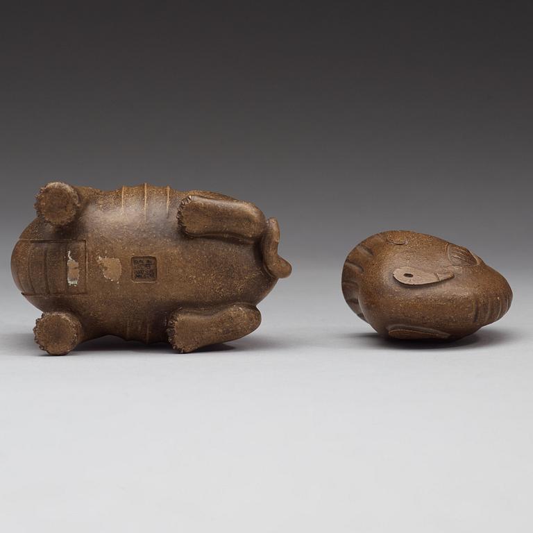 KÄRL med LOCK, yixinggods. Qingdynastin, troligen 1700-tal. Bär märkning.